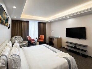 Family Double Room, Balcony, City View | In-room safe, desk, laptop workspace, iron/ironing board - KINNO INTERNATIONAL HOTEL LIMITED (Tema)