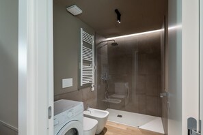 Hair dryer, towels, soap, toilet paper - 13 -Villa Pignone Three-room Superior apartment with balcony (Genova)