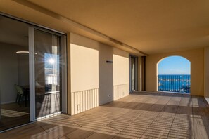 Outdoor dining - 13 -Villa Pignone Three-room Superior apartment with balcony (Genova)