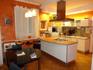 Private kitchen - La petite bastide de Trevouse, 4 stars with swimming pool (Entraigues-sur-la-Sorgue)