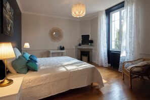 Iron/ironing board, Internet, bed sheets - La petite bastide de Trevouse, 4 stars with swimming pool (Entraigues-sur-la-Sorgue)