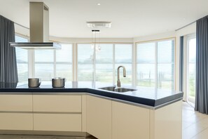 Villa | 6 bedrooms, Internet - 14p Riverfront Villa With Jacuzzi Dock Gameroom (Vuren)