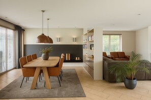 Villa | 6 bedrooms, Internet - 14p Riverfront Villa With Jacuzzi Dock Gameroom (Vuren)