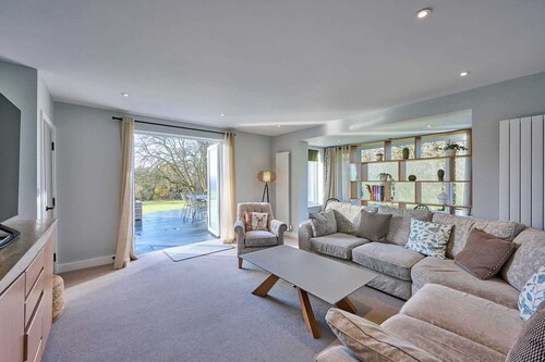 Host & Stay | Roundwood House