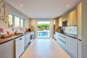 Fridge, microwave, oven, stovetop - Host & Stay | Roundwood House (Taverham)