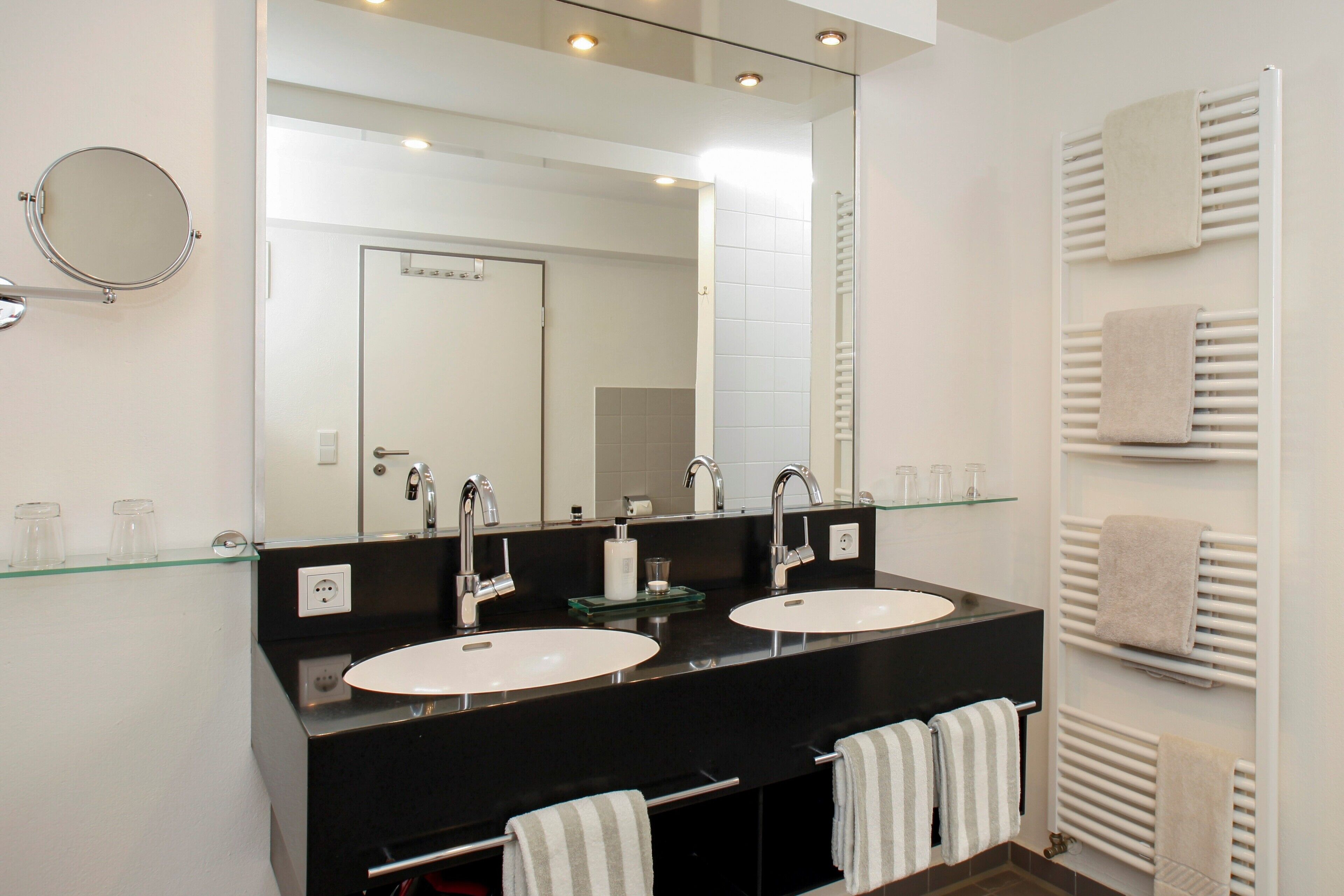 Een douche, een haardroger, handdoeken