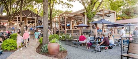 屋外ダイニングエリア