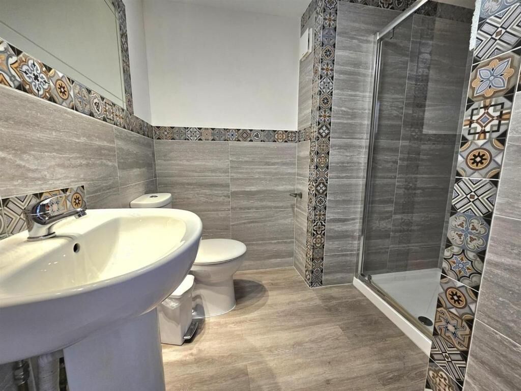 淋浴設備、提供毛巾、番梘、洗頭水