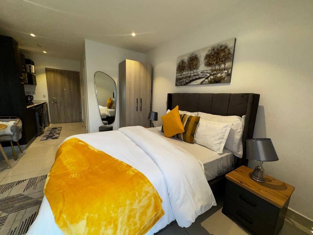 Deluxe Studio Suite, City View | Blackout drapes, soundproofing, iron/ironing board, free WiFi