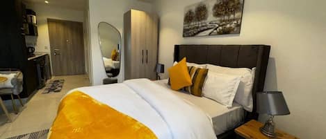 Deluxe Studio Suite, City View