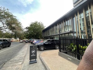 Deluxe Studio Suite, City View | Property grounds - Mapplewood Homes (Accra)