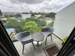 Deluxe Studio Suite, City View | Property grounds - Mapplewood Homes (Accra)