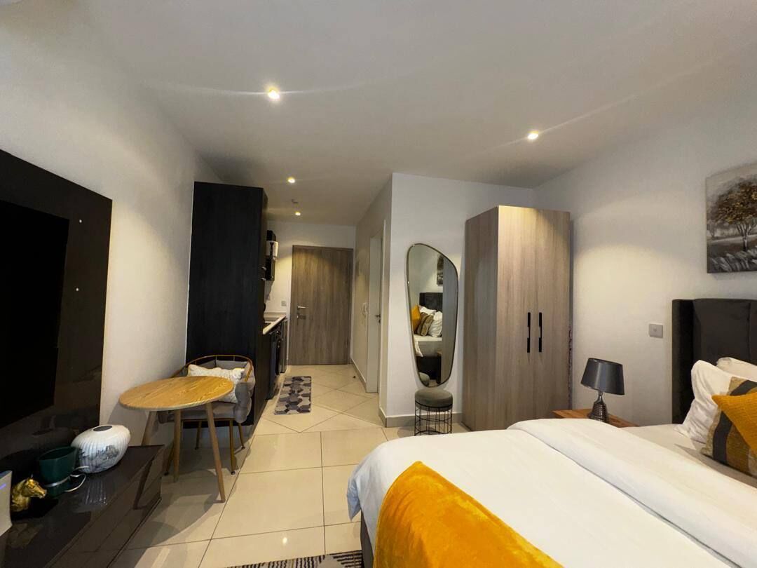 Deluxe Studio Suite, City View | Blackout drapes, soundproofing, iron/ironing board, free WiFi