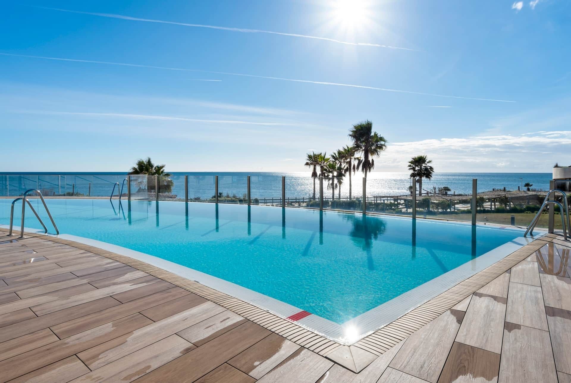 Piscine couverte, piscine extérieure