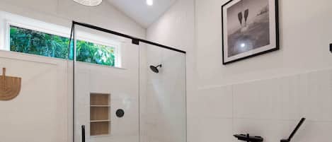 Shower, hair dryer, towels