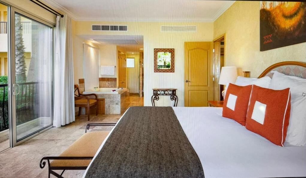 Elite Penthouse, Ocean View | Minibar, in-room safe, iron/ironing board, free WiFi