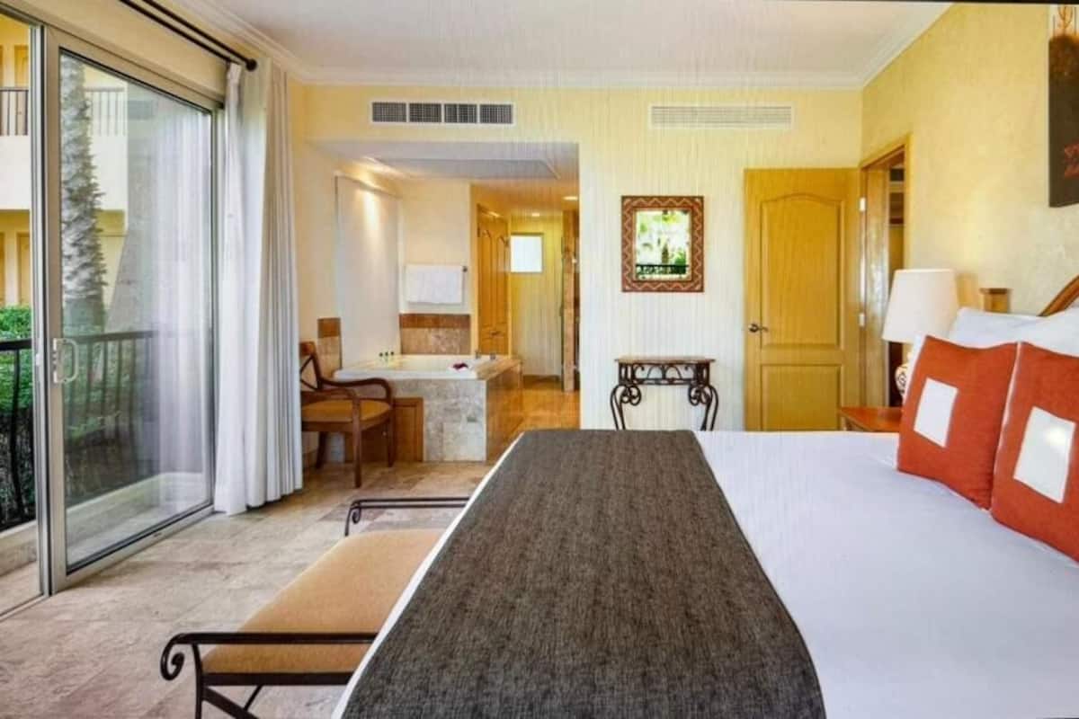 Elite Penthouse, Ocean View | Minibar, in-room safe, iron/ironing board, free WiFi