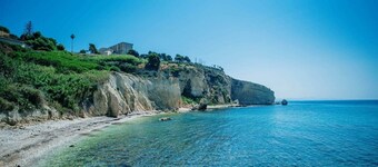 La Luna sul Porto by Biddizzi Rari - at the port, near the sea and the center