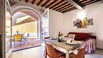 Appartamento, patio | Area soggiorno