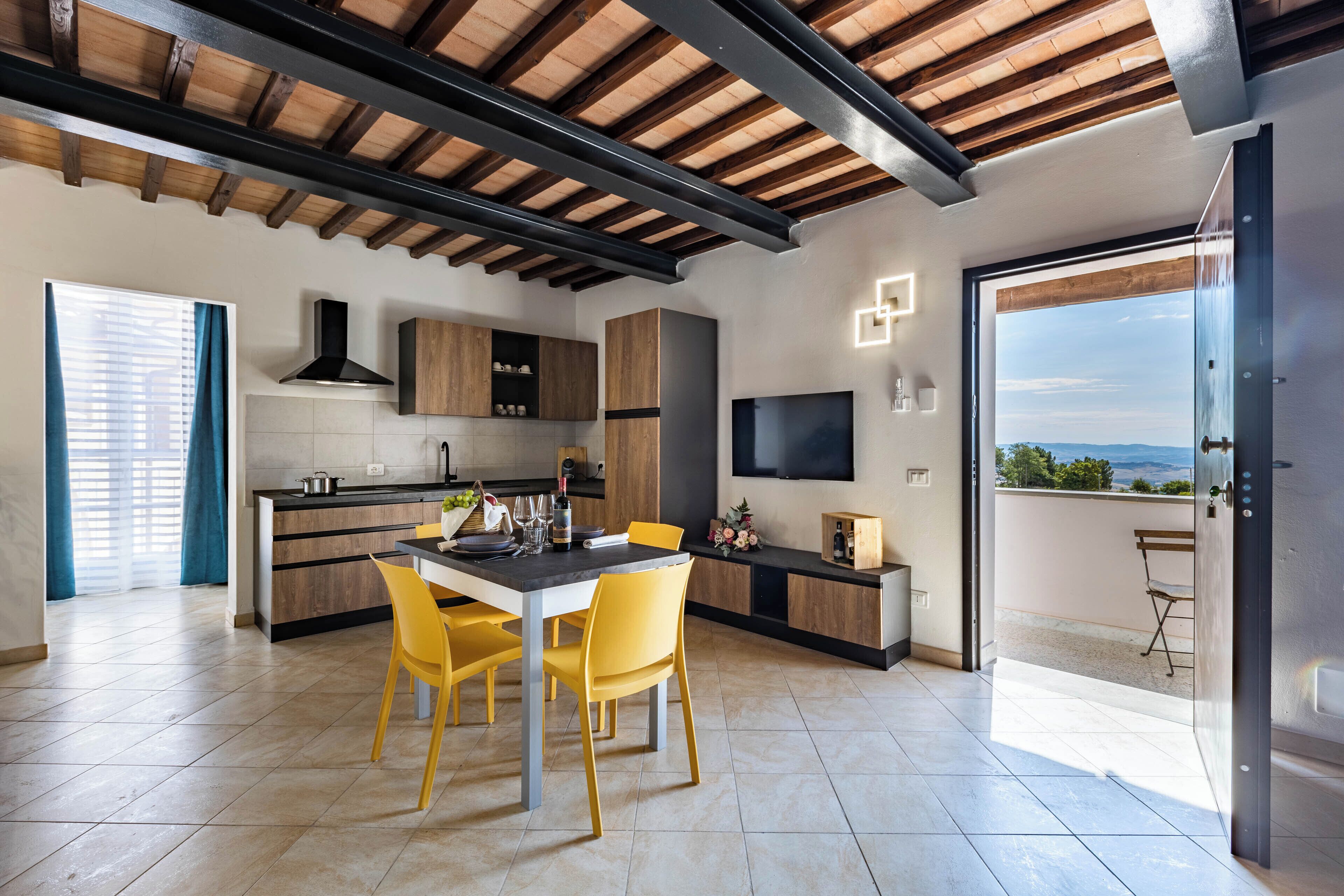 Suite, vistas a la piscina | Restauración