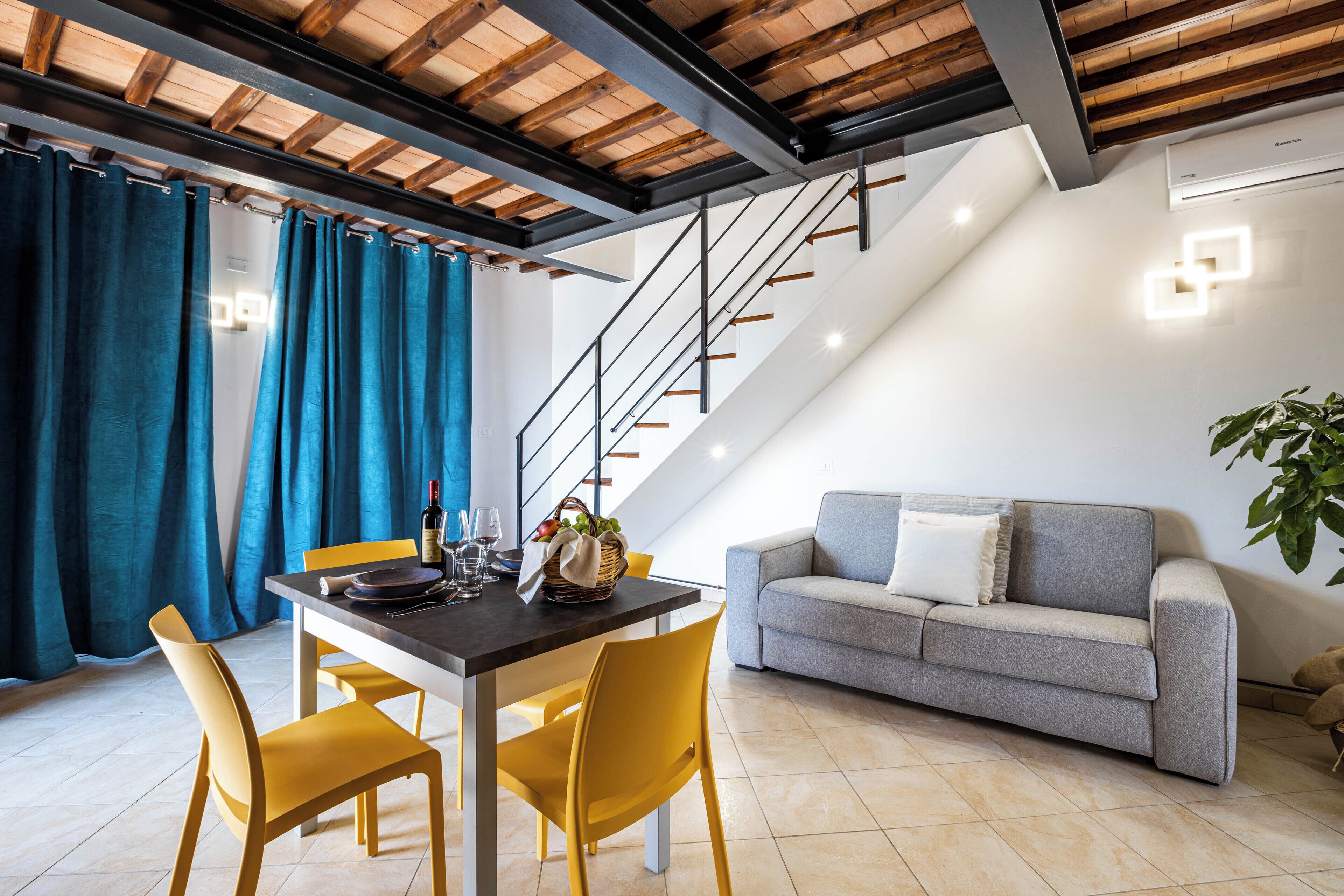 Suite, vistas a la piscina | Interior