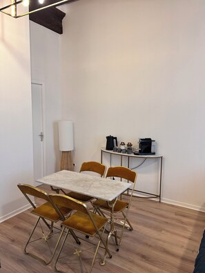 Dining - Single apartment - Hyper center - Cathedral (Albi)