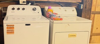 Cozy 1-bedroom peaceful pond cabin minutes from town