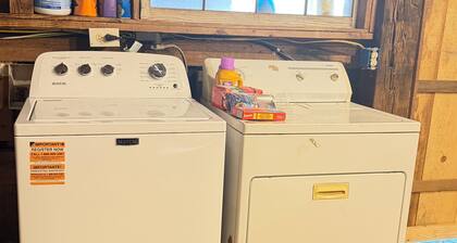 Cozy 1-bedroom peaceful pond cabin minutes from town