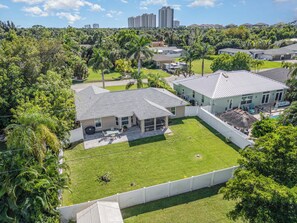 Exterior - Sunny Bonita Bungalow, Updated, Pet Friendly, Near Beaches & Coconut Point Mall (Bonita Springs)