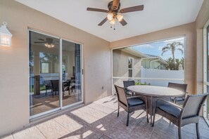 Outdoor dining - Sunny Bonita Bungalow, Updated, Pet Friendly, Near Beaches & Coconut Point Mall (Bonita Springs)