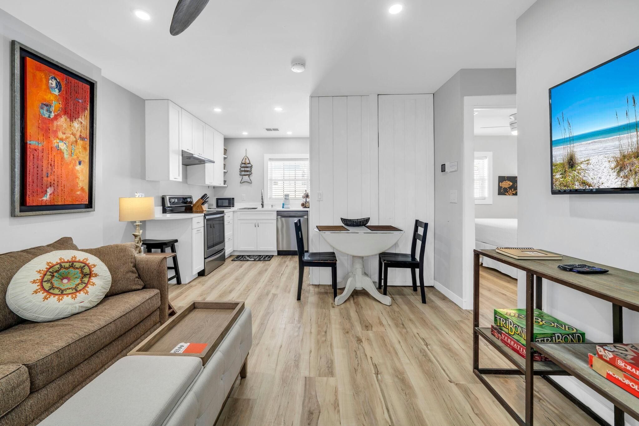 House, 1 Queen Bed (Pelican's Roost) | Living area