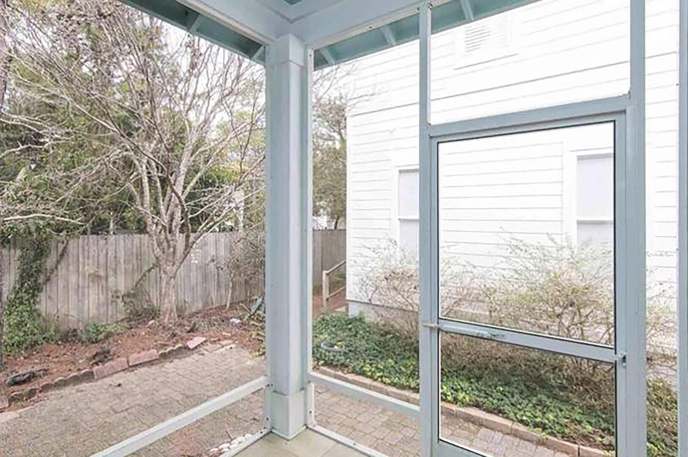 ハウス ベッド (複数台) (Rise and Shine) | 内装