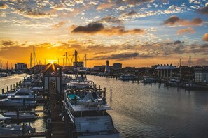 Marina - Spacious 3BR Retreat - Pool - Sleeps 7 - Pets (Pass Christian)