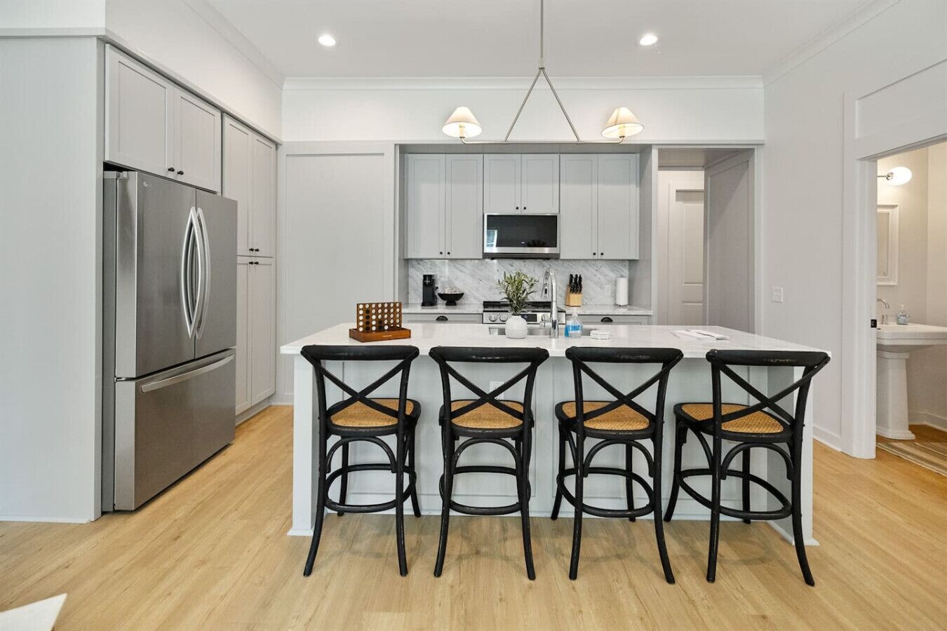 Geladeira, micro-ondas, fogão, cooktop