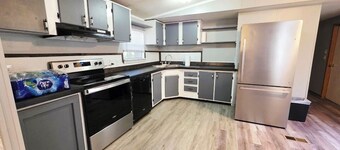 3-bedroom mobile home in serene Monroe with AC comfort