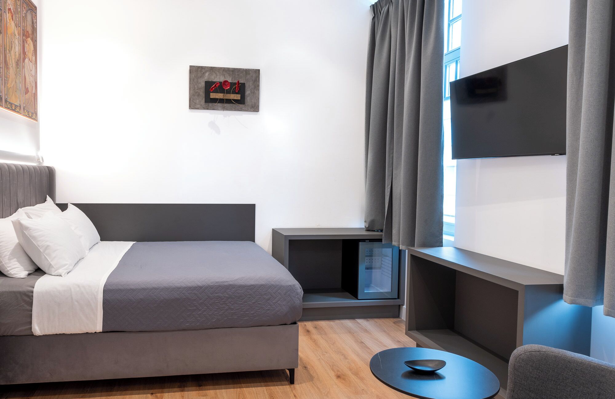 Premium bedding, in-room safe, individually decorated