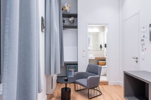 Superior Double Room, City View | Bathroom | Shower, free toiletries, hair dryer, towels - Lofus Art Suites (Athens)