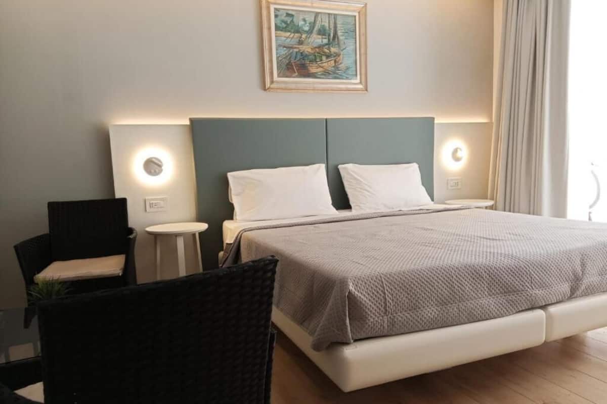 In-room safe, free WiFi