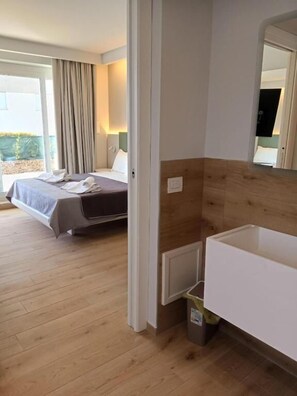 Dobbelt- eller tomannsrom – comfort, hageutsikt | Safe på rommet og wi-fi (inkludert)