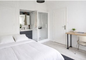 5 chambres, fer et planche à repasser, Wi-Fi, draps fournis