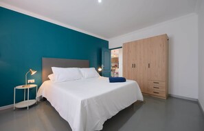 Coffres-forts dans les chambres, fer et planche à repasser, Wi-Fi