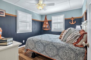 3 bedrooms, iron/ironing board, internet, bed sheets
