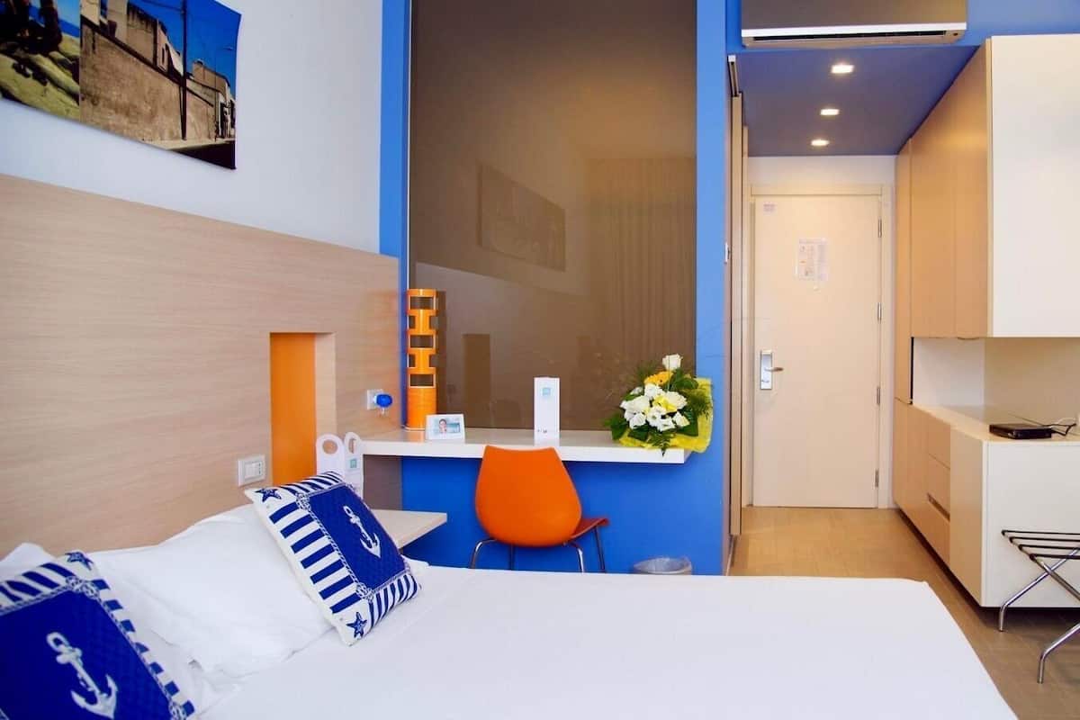 Classic Double or Twin Room | In-room safe, desk, blackout drapes, free WiFi