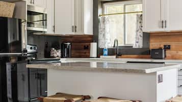 Micro-ondes, four, plaque de cuisson, lave-vaisselle