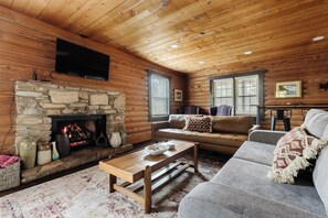 TV - Peaceful Lake Lure Cabin: Cozy 2BR 3 miles from lake! (Lake Lure)