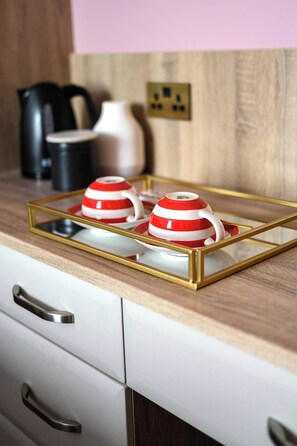 Coffee and/or coffee maker - Deluxe Double with Courtyard View (Room 4 - Lower Ground Floor) (Edinburgh)