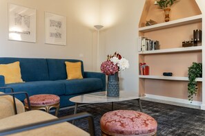 TV, books, stereo - Ve.N.I.Ce Cera Atelier San Trovaso (Venice)