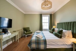 WiFi, bed sheets - Deluxe Double Room with Shower (3rd Floor - Room 10) (Edinburgh)