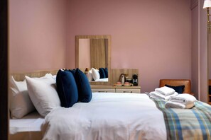 WiFi, bed sheets - Deluxe Double Room (Room 7 - Ground Floor) (Edinburgh)