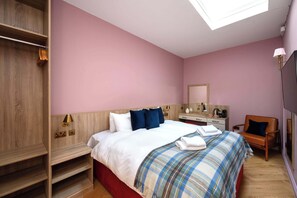 WiFi, bed sheets - Deluxe Double Room (Room 7 - Ground Floor) (Edinburgh)
